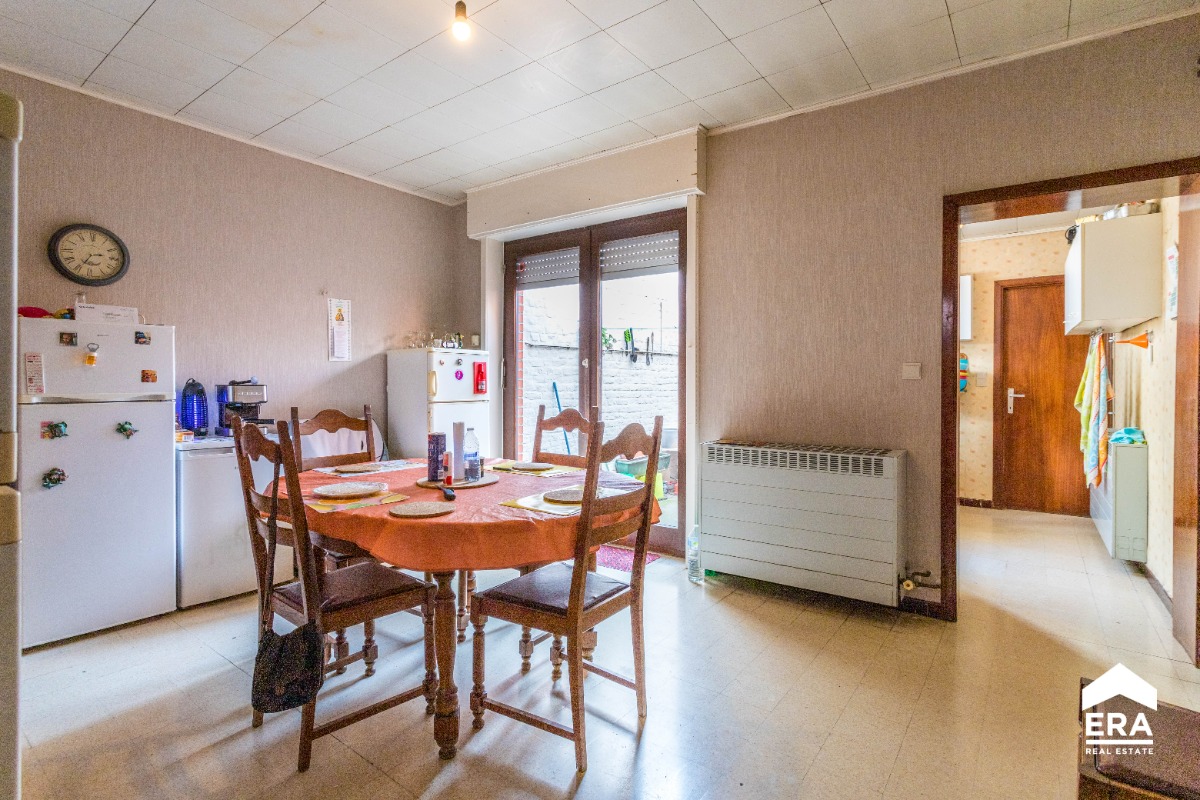 Woning met 2slpk (meerdere mogelijk) en stadskoer in Ieper € 170 000 ERA